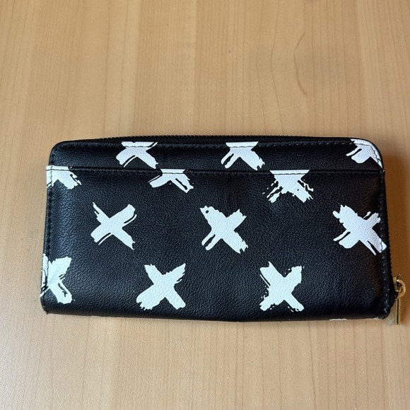 X print Clutch with hot pink interior - Picture 2 of 9